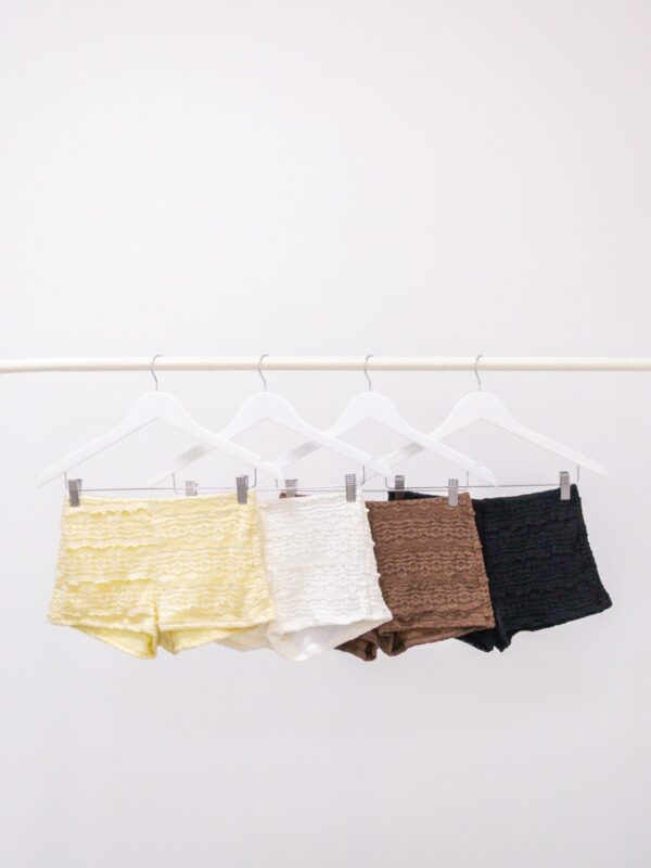SHORT BRODERIE VOLADITOS