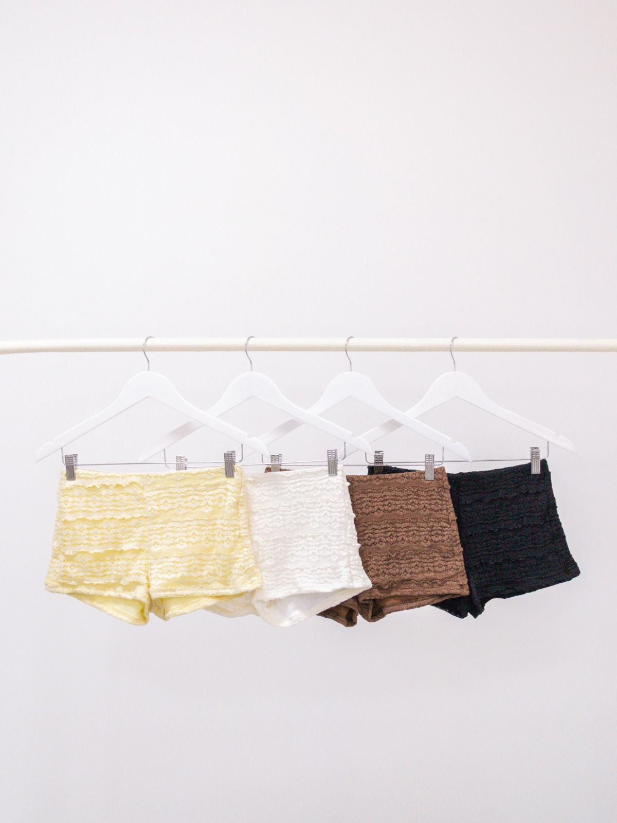 SHORT BRODERIE VOLADITOS