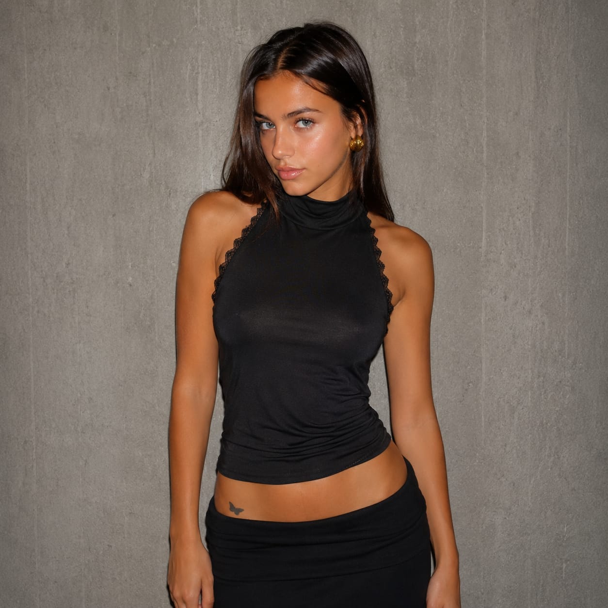 TOP MICROFIBRA CON CUELLO Y PUNTILLA